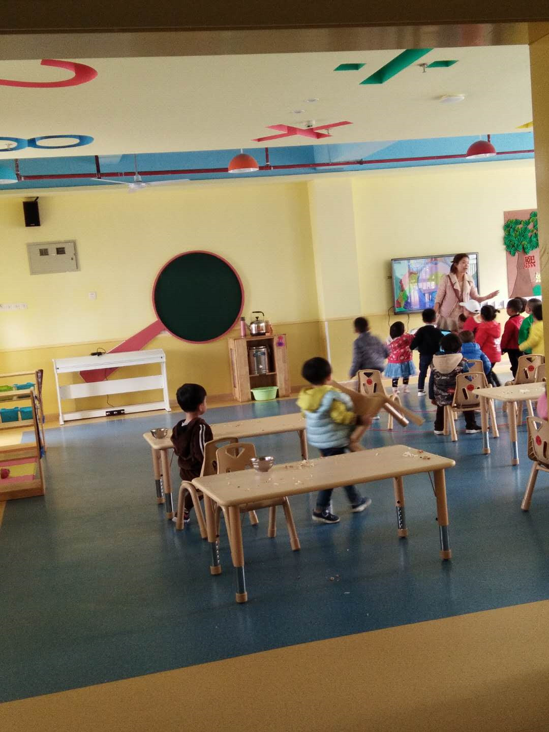 小班防拐演習(xí)中.jpg 小班防拐演習(xí)中.jpg